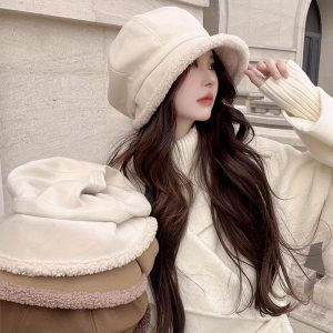 Women's Winter Beret with Plush and Thickened Warm Bucket Hat with Ear Protection, Fashionable and Versatile Simple Style, Beret Is Suitable for Daily Wear, Social Gatherings, Outdoor Activities